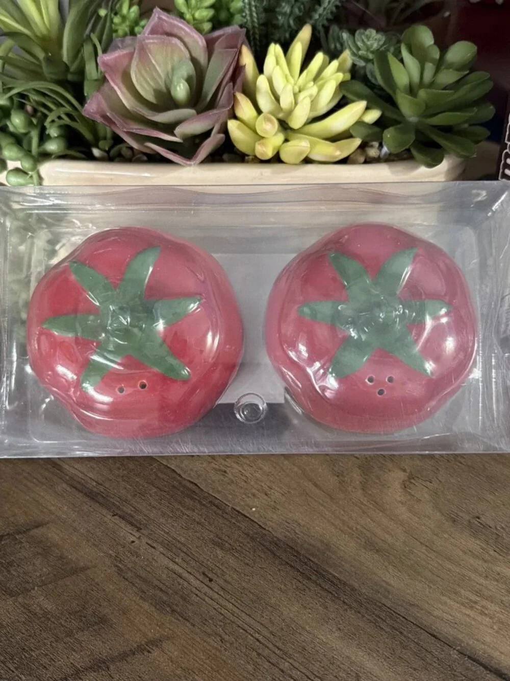 the spring shop Tomato Salt & Pepper Shaker Set - NIP